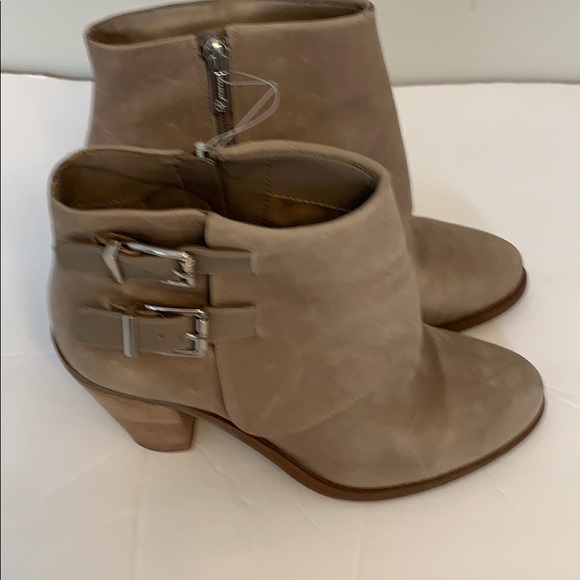 JESSICA SIMPSON  tan buckled short boots size 8. - Picture 2 of 10